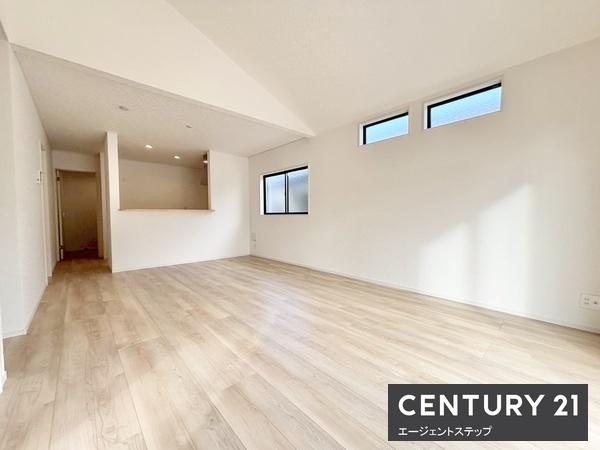 　リビング　リビングは開放感があります