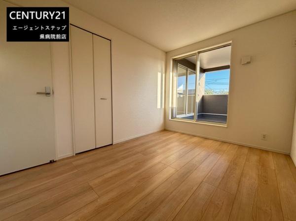 　洋室　窓が広い洋室です