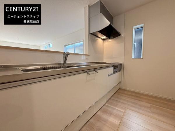 　キッチン　明るく開放感のあるキッチンです