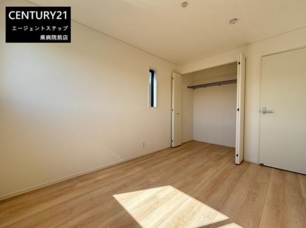 　洋室　洋室の明るい空間です