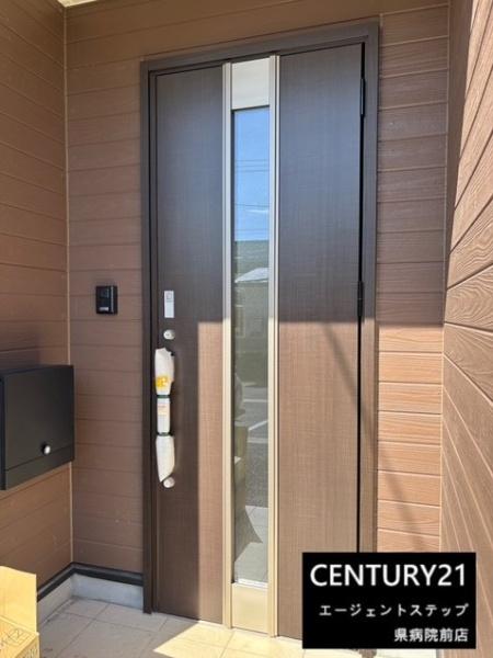 　玄関　玄関ドアがすっきりしています