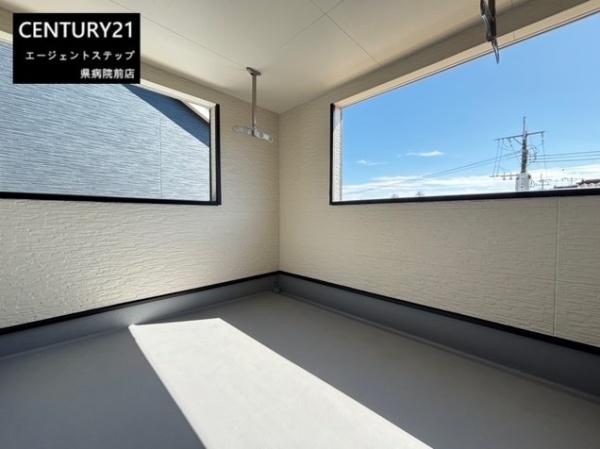 　バルコニー　明るいバルコニー空間です