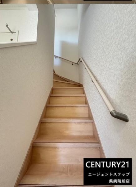 　その他内観　明るい階段スペースです