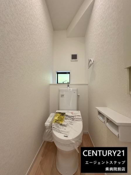 　トイレ　清潔感あるトイレ空間です