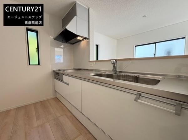 　キッチン　明るさが魅力のキッチンです