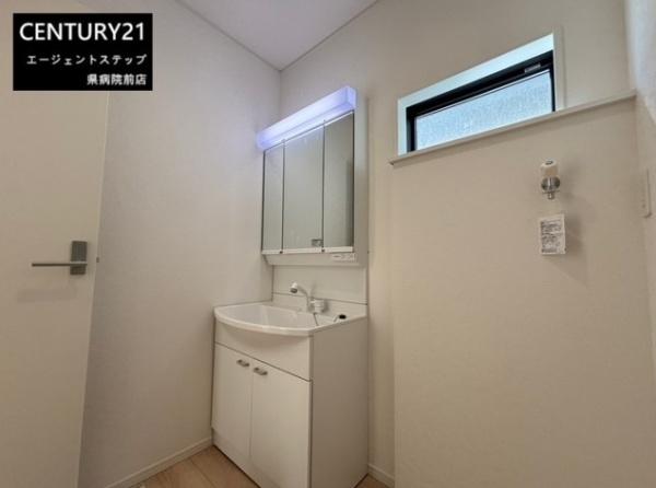 　洗面台・洗面所　明るい洗面台・洗面所です