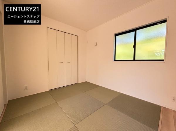 　和室　収納付きの和室です