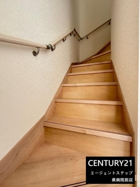 　その他内観　明るい階段スペースです