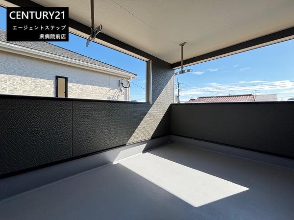 　バルコニー　日当たり良好なバルコニーです