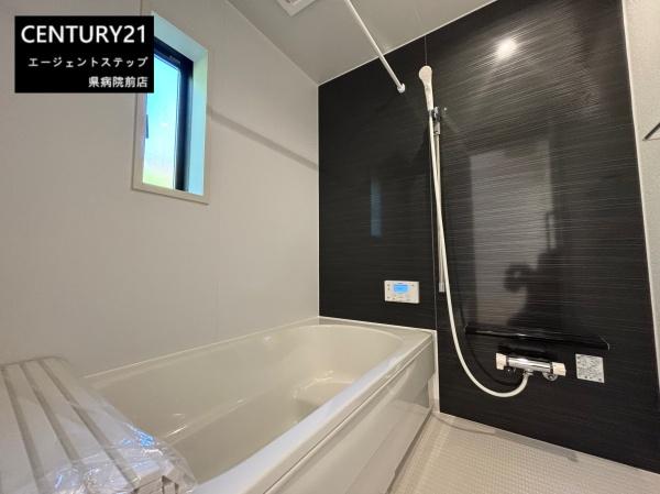 　バス　バスが明るい空間です