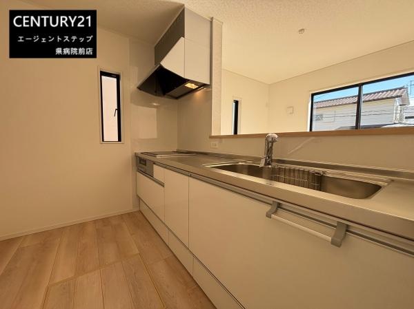 　キッチン　明るく開放的なキッチンです