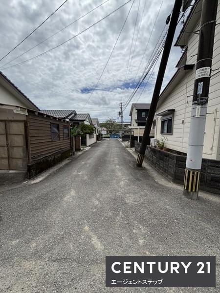 　前面道路含む現地写真　前面道路は見通しが良いです