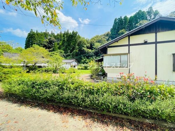 　その他現地　庭付き一戸建ての雰囲気です