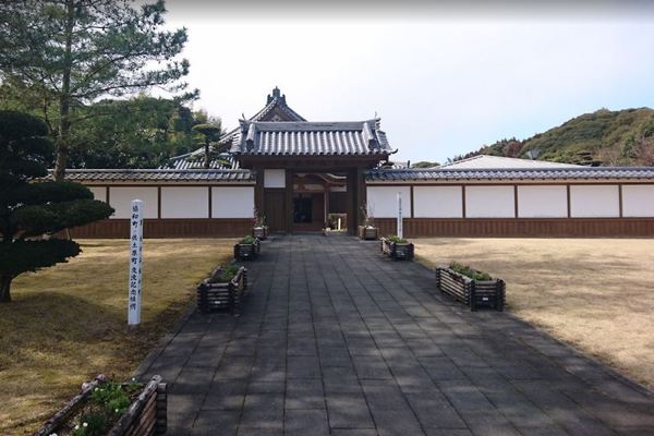　佐土原城跡歴史資料館鶴松館（レジャー・観光）／756m　