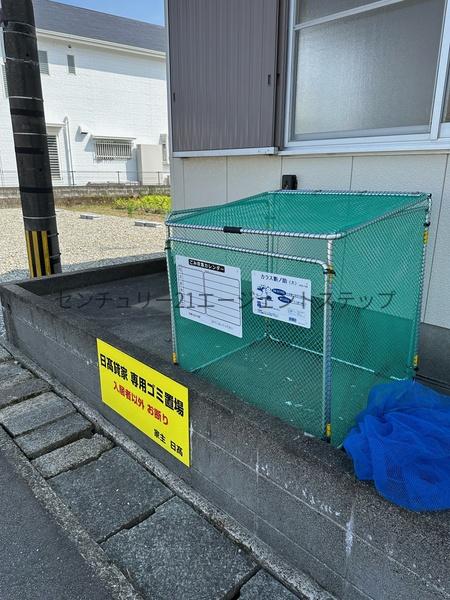 　エントランス　ゴミ置き場