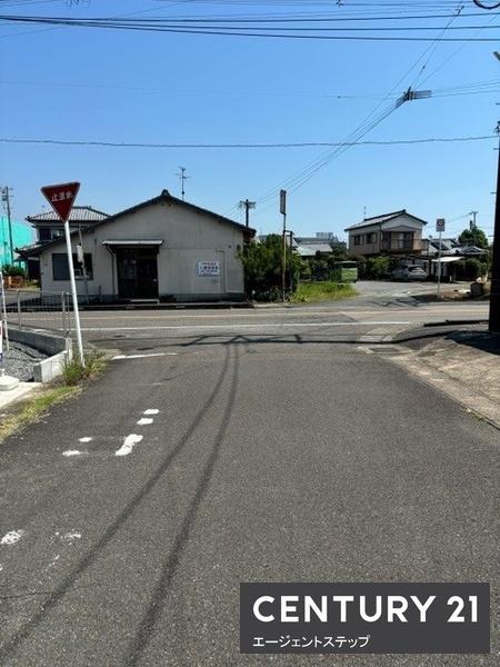 　前面道路含む現地写真　現地写真に前面道路が映えます