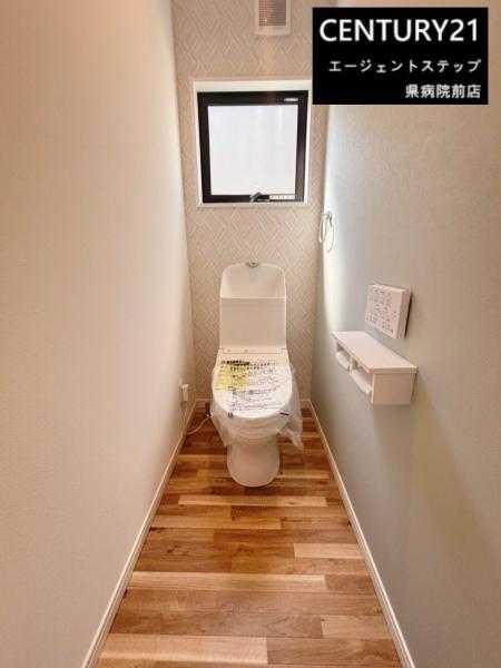　トイレ　窓付きトイレが魅力です