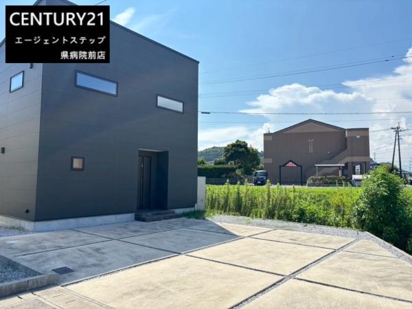 　駐車場　駐車場が広々しています