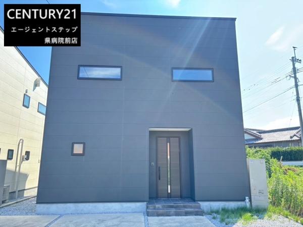 　その他現地　外観の直線美が魅力です