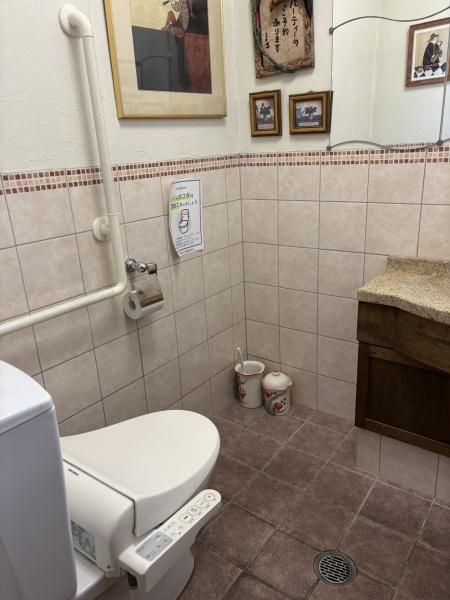 　トイレ　トイレ空間にアートが映えます
