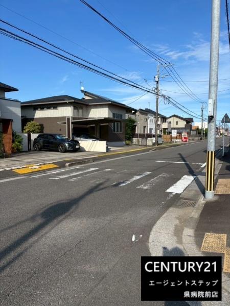 　前面道路含む現地写真　前面道路も広々としています