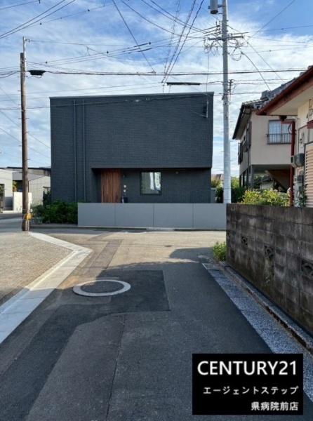 　前面道路含む現地写真　前面道路含む現地写真です