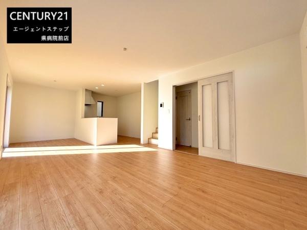 　リビング　リビングの開放感が魅力です