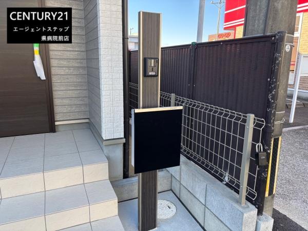 　その他　スタイリッシュな門柱です