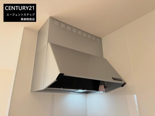 　キッチン　キッチンに映えるレンジフードです