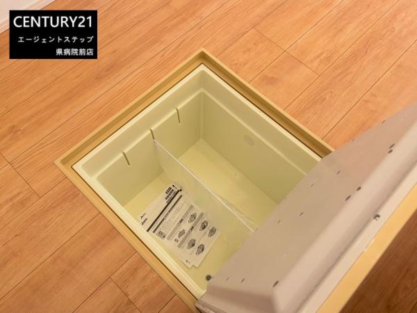 　キッチン　キッチンの床下収納です