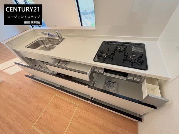 　キッチン　収納が充実したキッチンです