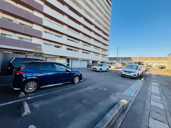 ヴァンデュールパレス神宮東　駐車場　