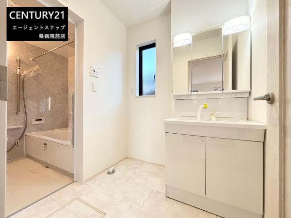 　洗面台・洗面所　洗面台・洗面所が明るいです