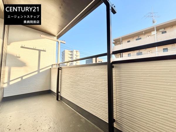 　バルコニー　バルコニーは明るい空間です