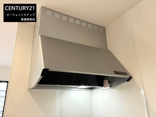 　キッチン　キッチンの換気扇が印象的です