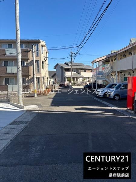 　前面道路含む現地写真　前面道路含む現地写真です