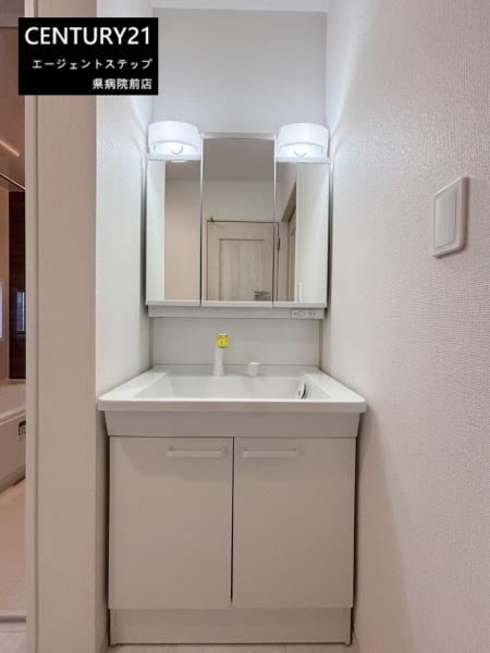 　洗面台・洗面所　収納付きの洗面台・洗面所です