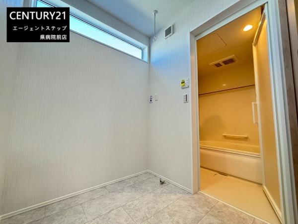 　洗面台・洗面所　洗面台・洗面所が明るい空間です