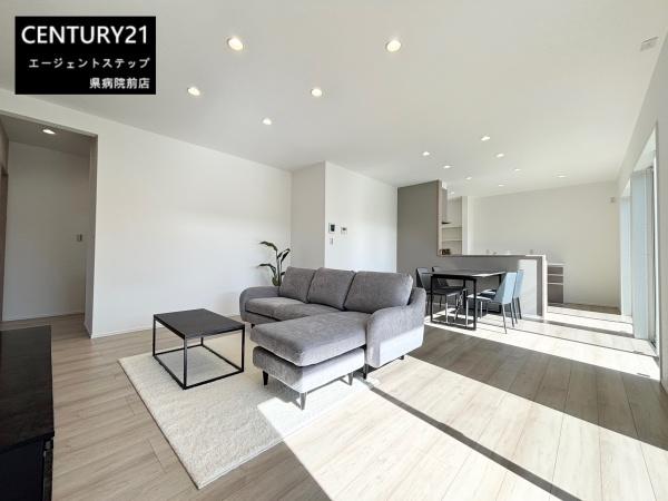 　リビング　リビングの開放感が魅力です