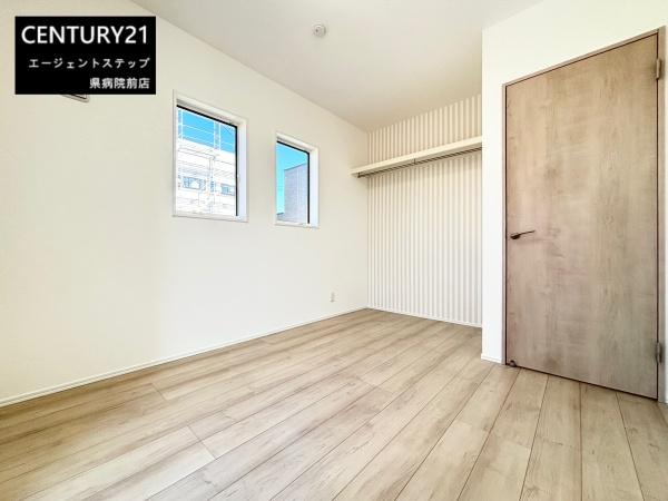 　洋室　採光性の高い洋室です