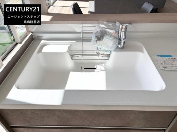 　キッチン　キッチンが明るい印象です