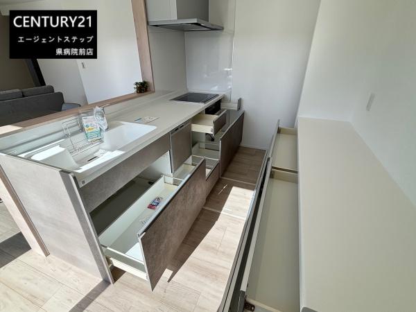 　キッチン　キッチンの収納が充実しています