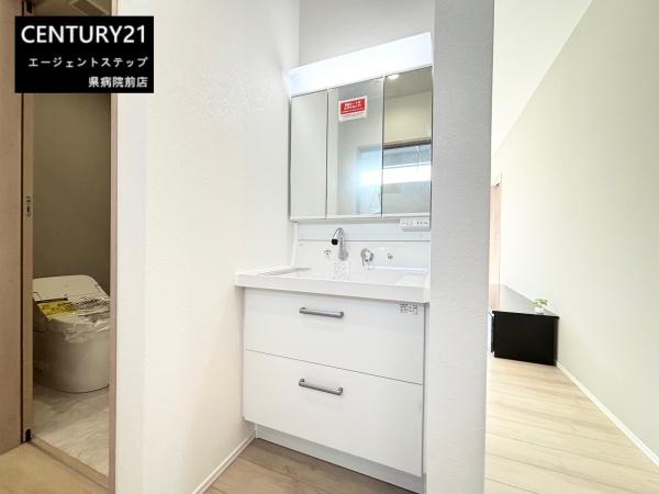 　洗面台・洗面所　洗面台・洗面所が明るい印象です