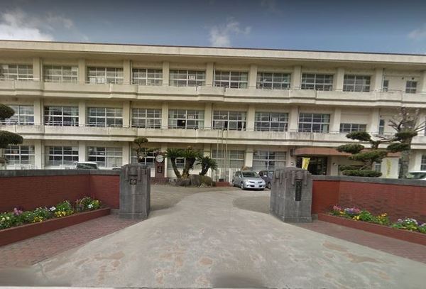 　都城市立妻ケ丘中学校（中学校）／1673m　