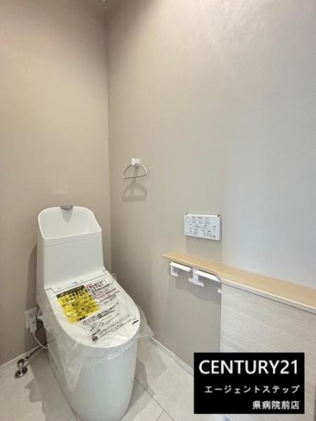 　トイレ　明るく清潔感のあるトイレです