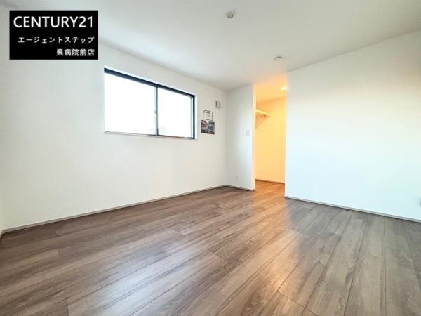 　洋室　洋室の明るい空間です