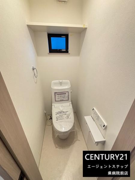 　トイレ　採光にも配慮したトイレです