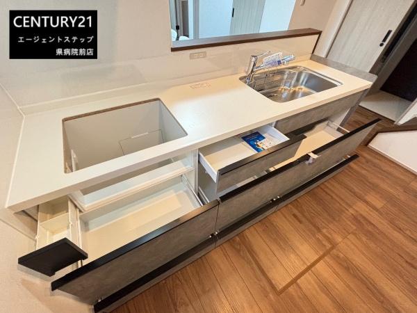 　キッチン　キッチンの収納が充実しています