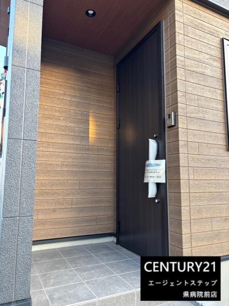 　玄関　玄関の雰囲気が印象的です