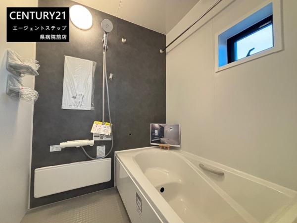 　バス　明るいバス空間です